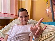 "Єдина вижила в укритті": лікарі розповіли історію порятунку 10-річної Вероніки з Вугледара