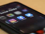 "Прагнення ідеальної картинки": чому Facebook й Instagram масово блокують дописи про злочини російських військових