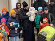 В УПЦ продовжують допомагати цивільним та військовим, лікарням, біженцям