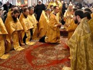 В єпархіях УПЦ піднесли молитви про припинення війни та збереження України
